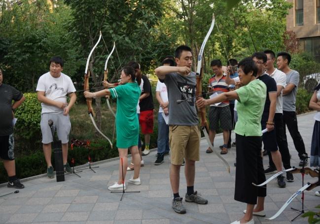 投资大咖相聚弘润金茂府以弓会友体验绿色生活