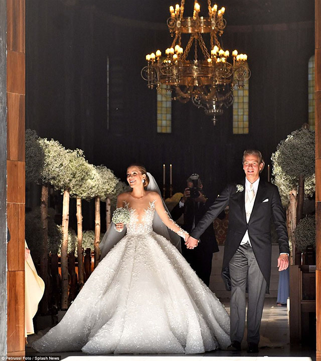 施华洛世奇三套婚纱 (施华洛世奇碎钻婚纱)