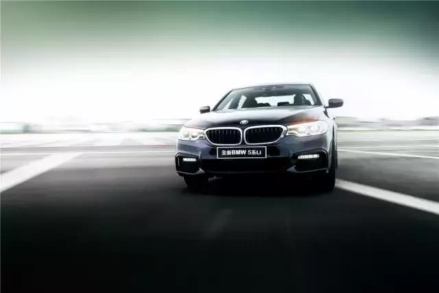宝马5系2024新款领先版评测,宝马5系全新2024款试驾测评