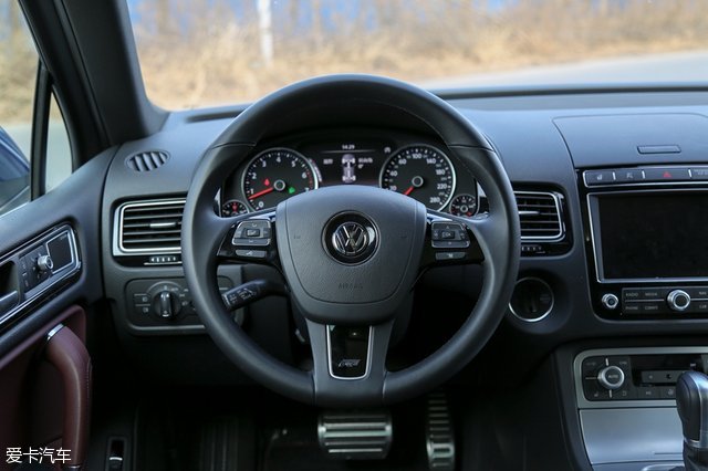 大众途锐对比沃尔沃xc90,大众途锐越野测试xc90