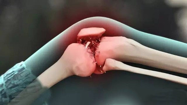 足跟痛长骨刺求治,足跟痛有骨刺能动手术吗