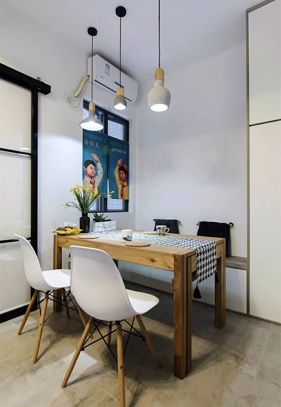 餐桌上盖一条布实用吗,为什么餐桌上要铺一块布