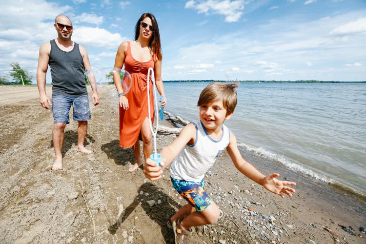 加拿大学生去中国留学,加拿大国籍的孩子去美国留学