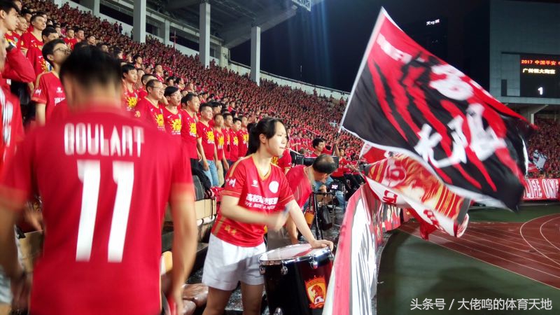 特色球迷文化报道3：广州高校球迷联盟选送，分享女鼓手苑儿的助威故事：每打一次鼓，偶像郜林就进一球