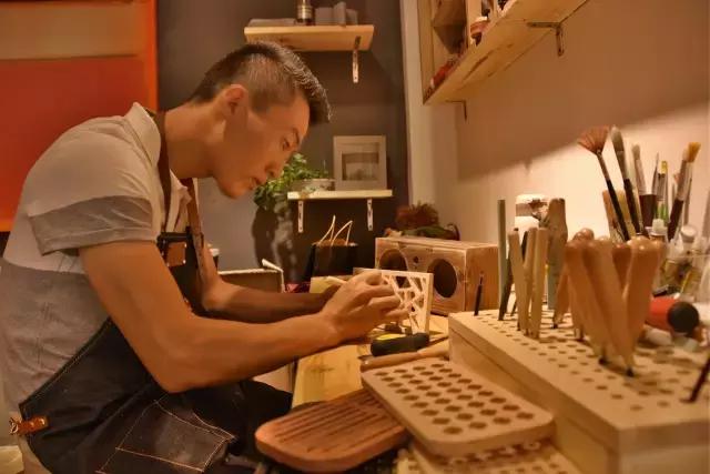 丽江这些有故事的小店,和那些江湖中的人!