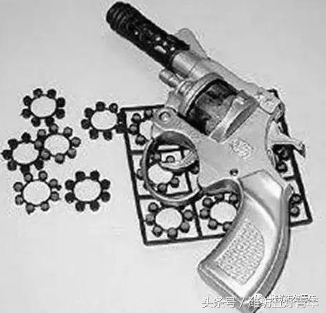 小时候玩的硬塑料子弹手枪,小时候玩的五款手枪