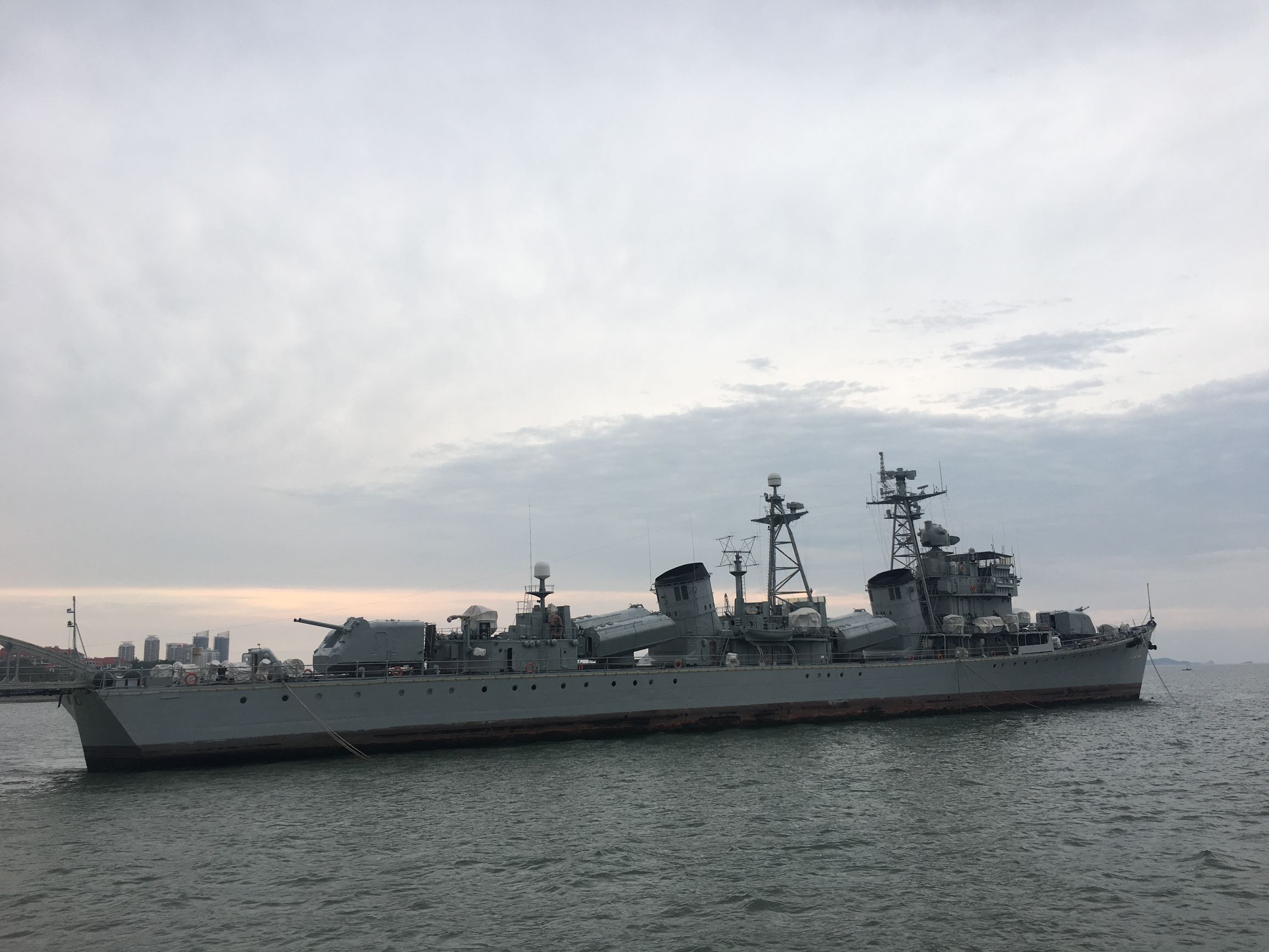 徒步旅行第75天，雨中漫步烟台山，滨海路，宿山东莱山烟台大学