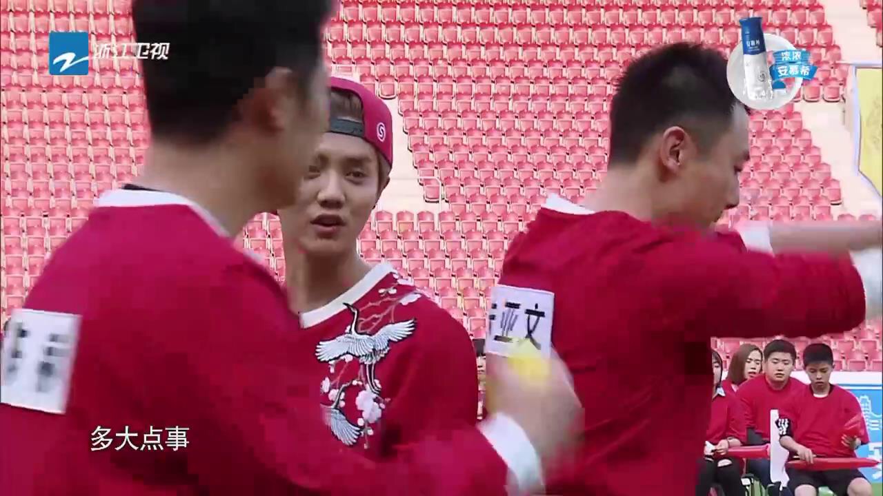 奔跑吧鹿晗看迪丽热巴的眼神,奔跑吧第三期热巴鹿晗公主抱