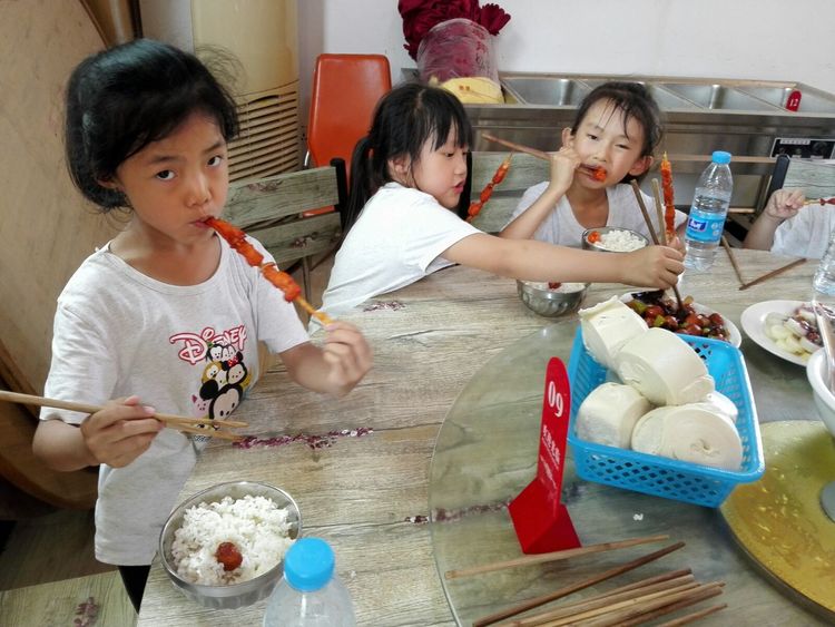 幼儿园毕业班夏令营活动,幼儿园大班毕业夏令营走进小学