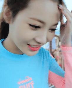 这枪战是游戏还是电影里面的，想去看看完整的