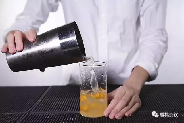 草莓味力娇酒调酒配方大全,蓝橙力娇酒调酒配方大全