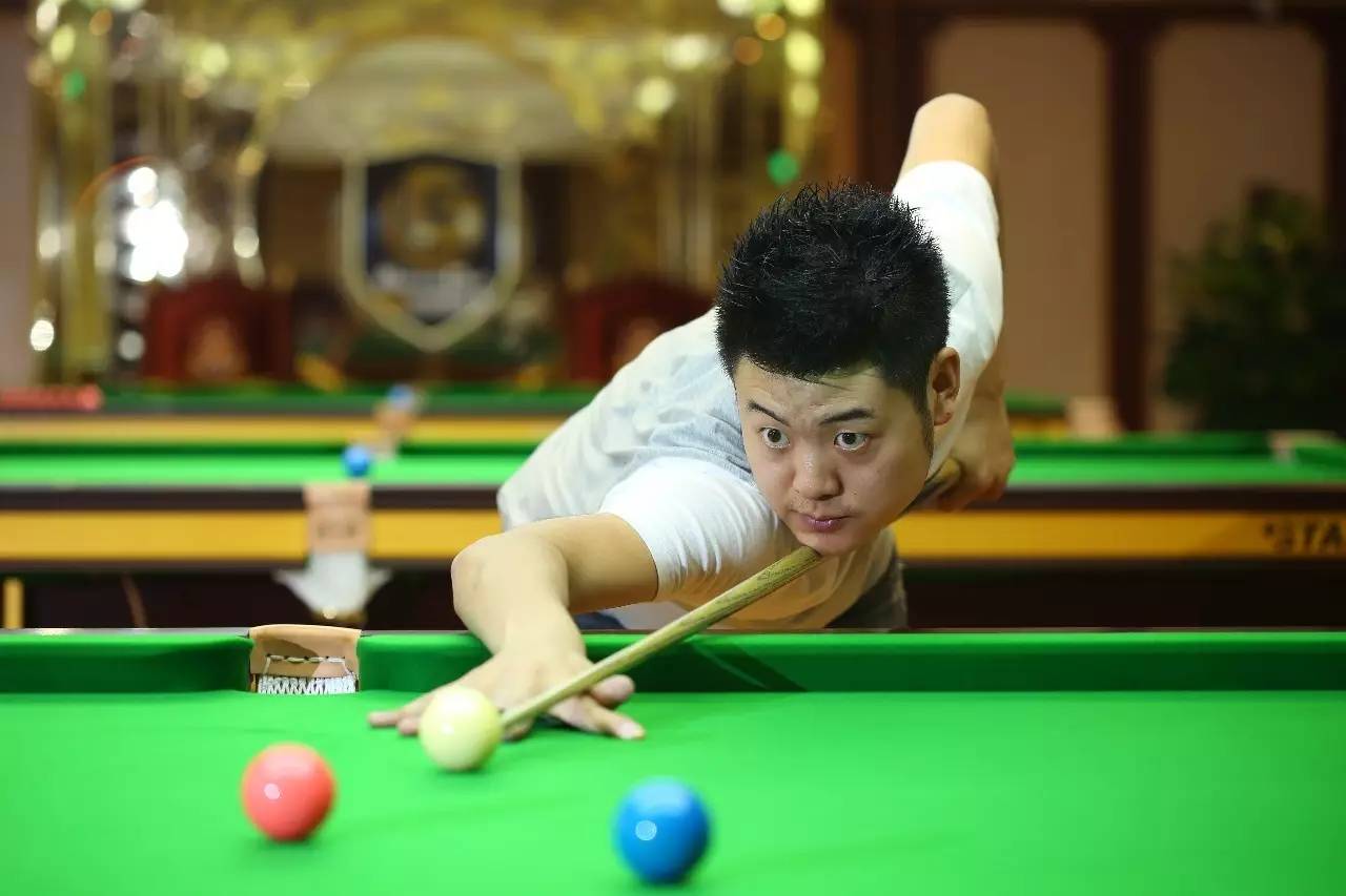 很帅的女的打台球的,听说打篮球的男生都很帅