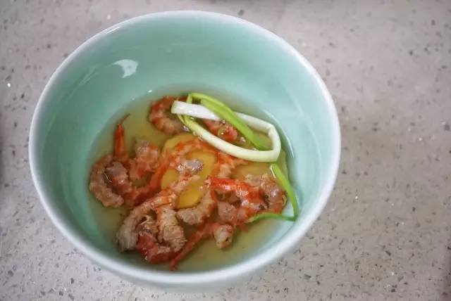 美味可口的皮蛋豆腐凉拌小贴士,又到夏天了各种小吃