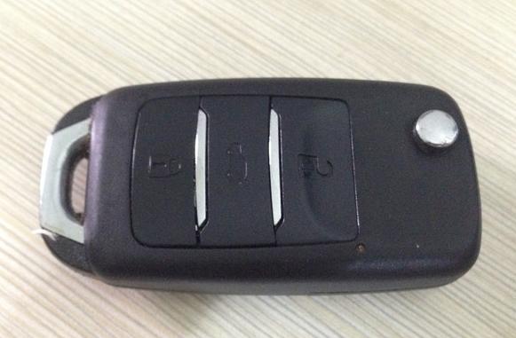 车钥匙掉水里马上捞出来没事吧,汽车钥匙掉到水里以后还能使用吗