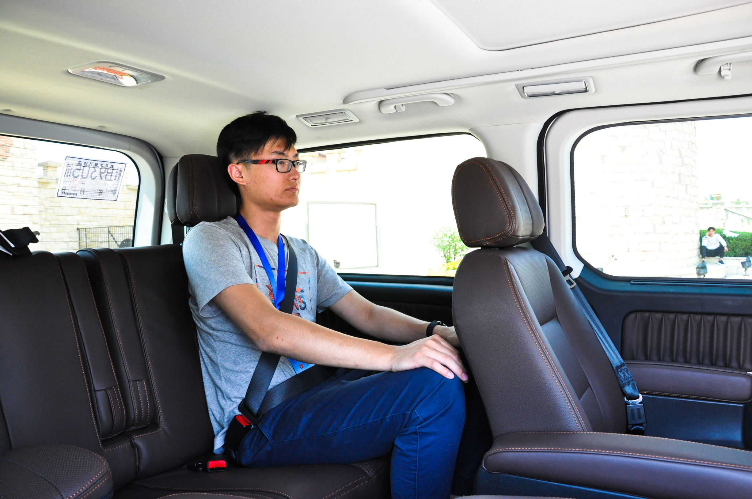 有哪种车后排可以放平睡觉,这款车的后排到底有多舒适