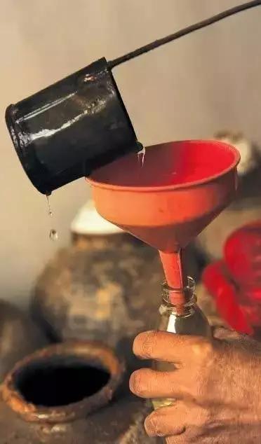 谈谈中药的奇葩事:粪便当中药,口味也太重了吧!你吃得下吗?