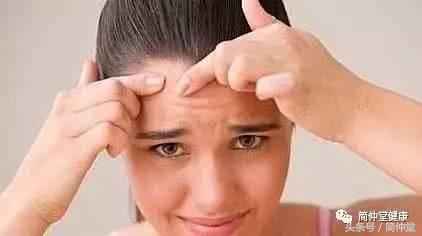 人中上长了个硬痘还疼,人中旁长痘预示着什么