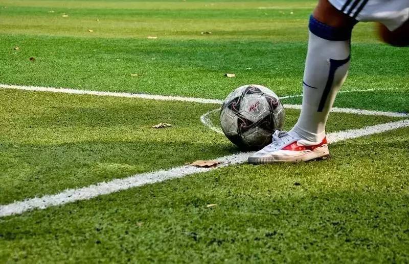 留守儿童参与足球活动记录,快乐足球伴我成长关爱留守儿童