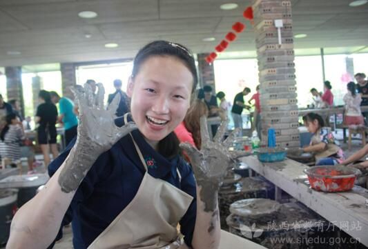撒如花芬芳绘多彩人生:记渭南市合阳县中学生康心怡