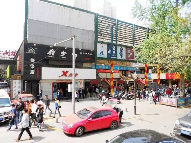 为啥女孩都喜欢去小寨逛,为什么说来西安一定要去小寨