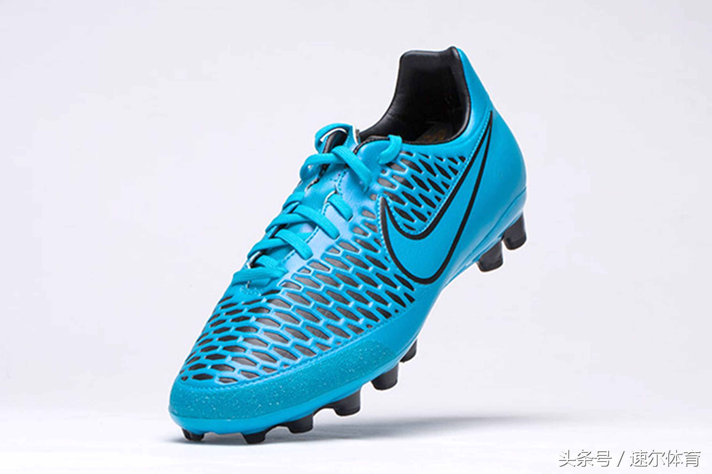 500元适合买什么足球鞋,前锋500块钱左右的足球鞋