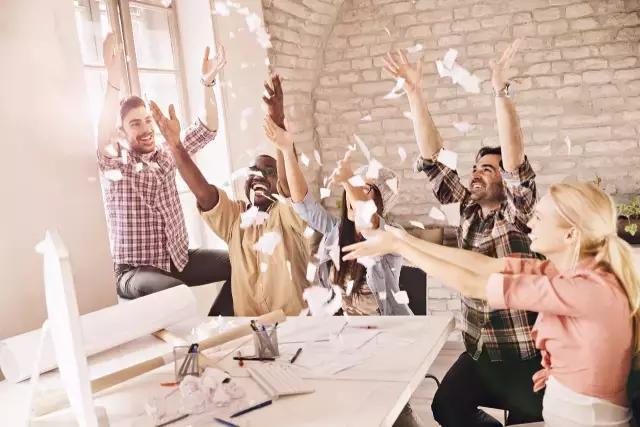 公司里这14种肢体语言错误一定要避免，否则你怎么死的都不知道！