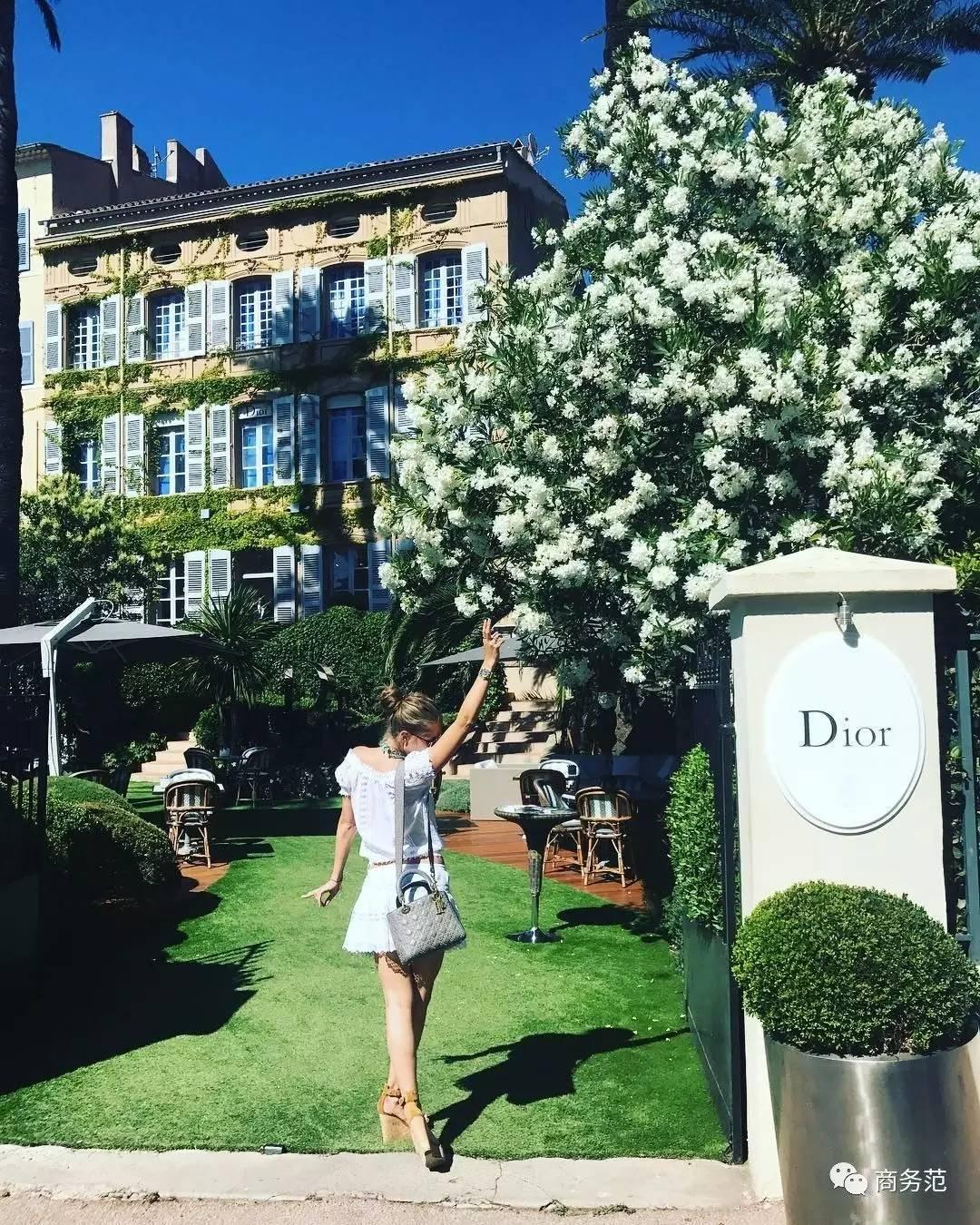 65万颗水晶打造的婚礼,施华洛世奇继承人款婚纱