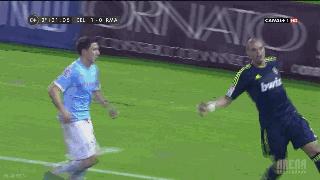 足球搞笑集锦笑死人强烈推荐,足球场上的搞笑