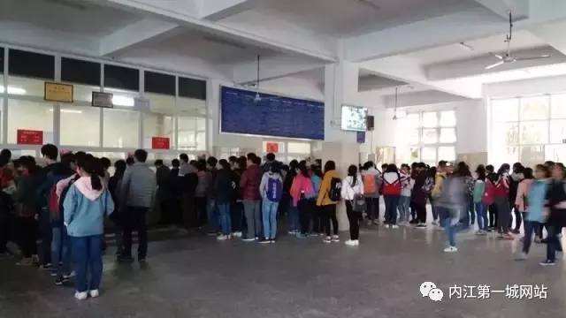 想穿校服,内江六中校服