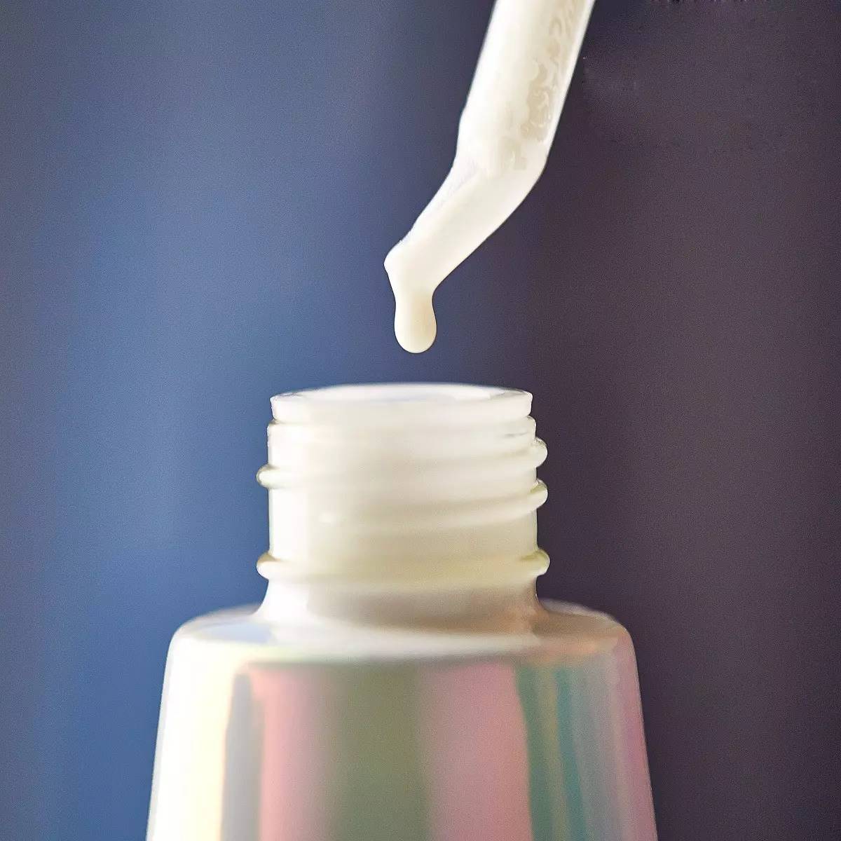 sk2小银瓶和小灯泡哪个淡斑效果好,淡斑美白用skii的小灯泡还是小银瓶