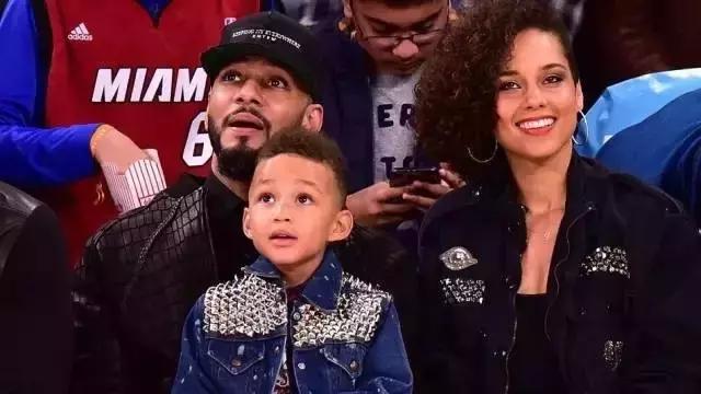 开挂的一家人动漫,开挂的一家人漫画