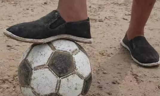 白银人原来这么富！就连小时候嫌土的凉鞋，都很值钱！