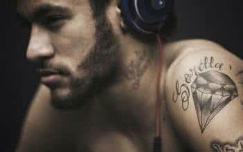 足坛历史上唯一没有纹身的球员,足球哪几位球员有纹身