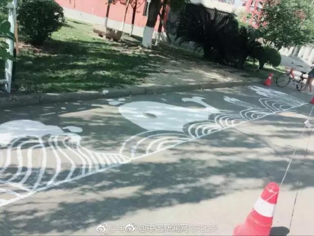 一夜风雨后，成都一白发爷爷的这个举动获赞无数！