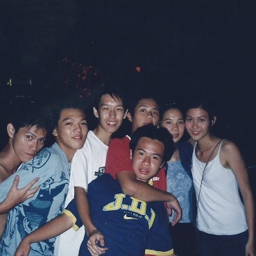 晒港剧晒港茶晒维港晒青涩照片,看看黄晓明唐嫣baby张卫健眼中的香港