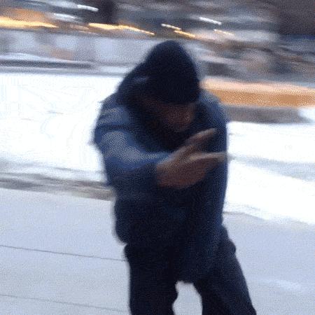 为了穿上死贵的LV,我决定去应聘Supreme的模特一职