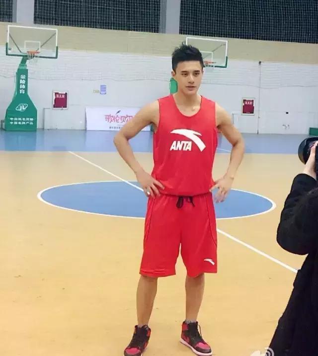 00后大学生当男模,211大学生当男模