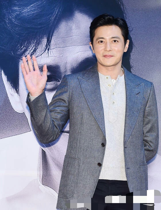 邓紫棋被反锁在厕所，何炅曾在节目中全程叫错陈冠希的名字，明星都有什么尴尬事？