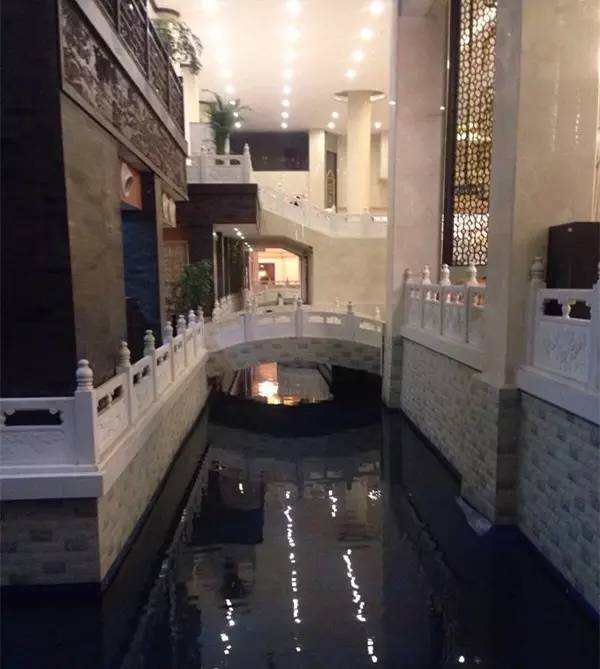 开封鼓楼广场离鼓楼夜市近吗,开封鼓楼夜市营业到几点