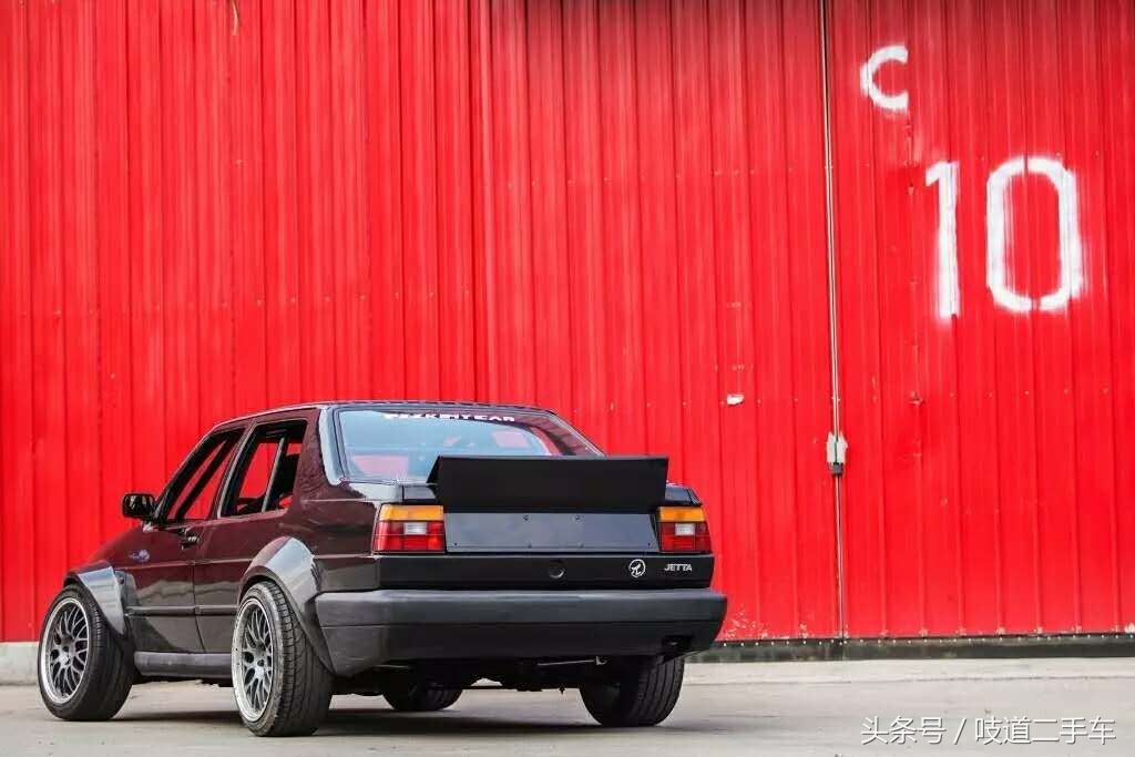 爆改五菱不算啥，氮气加速的捷达来虐他