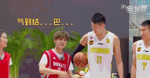 鹿晗打篮球扣篮,鹿晗颠球惊呆全场