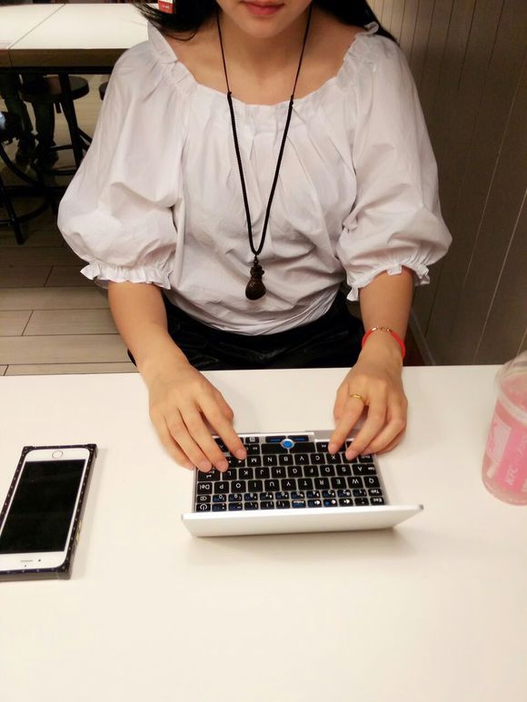 有人说7寸铝合金小本设计愚蠢?数十名网友集体狂怼!