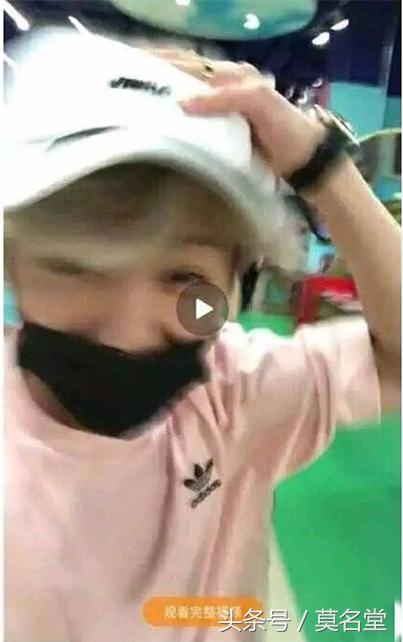 鹿晗换了金色的戒指,鹿晗转戒指