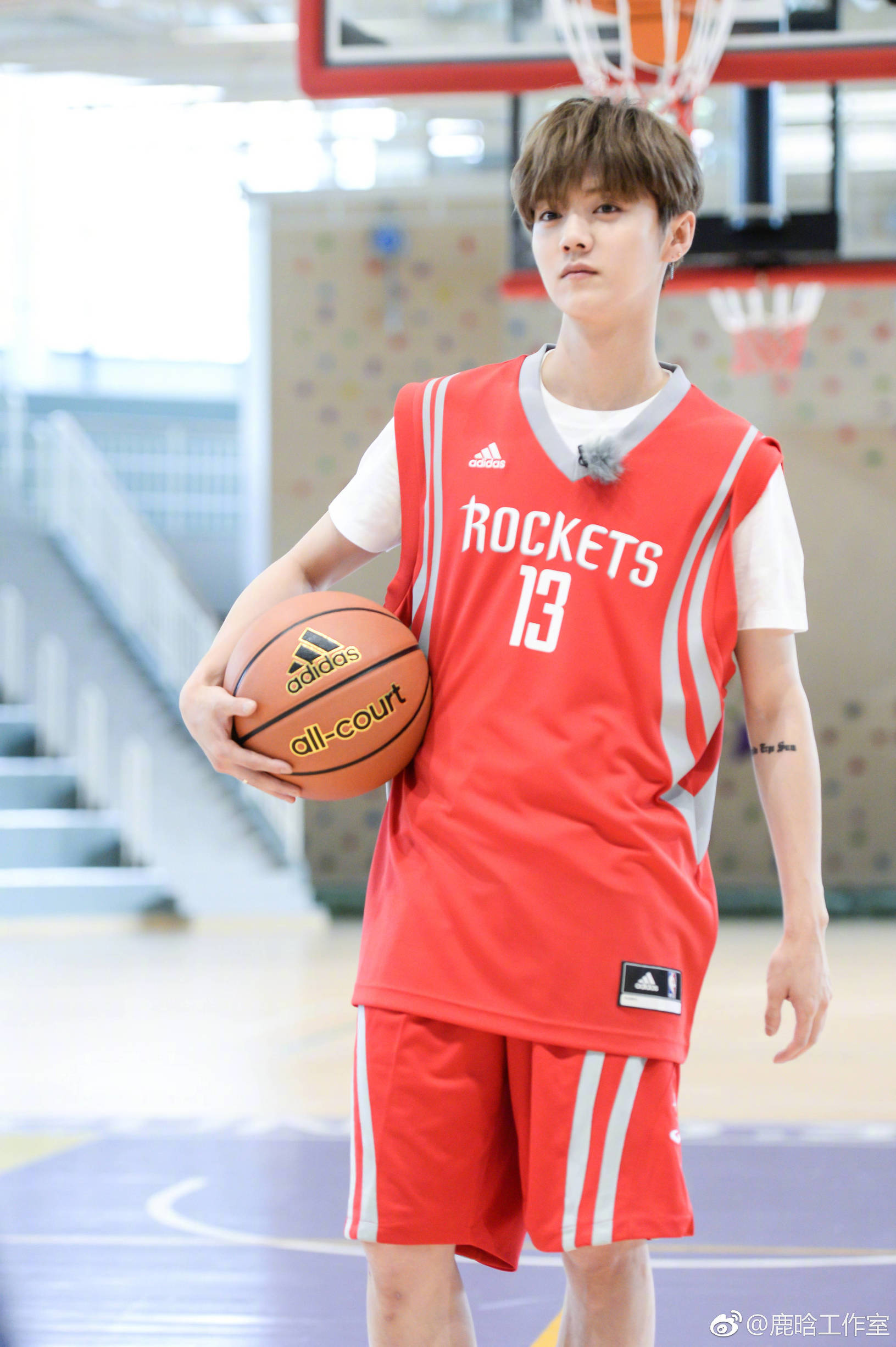 约吧大明星鹿晗出场,约吧大明星鹿晗打篮球