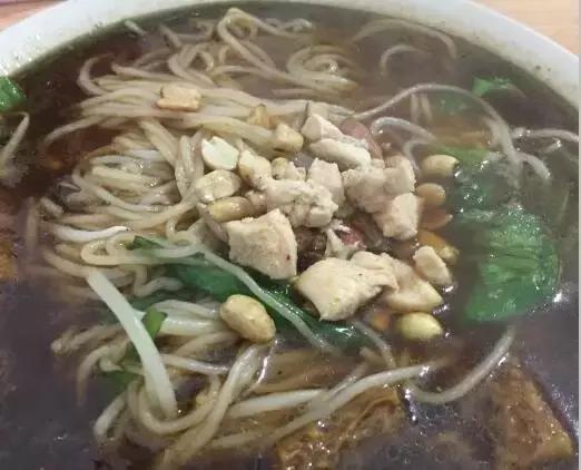 一个老外说要在1年内吃遍中国,结果5年了,还在新乡