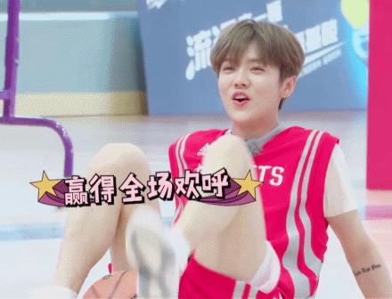 约吧大明星鹿晗照片,鹿晗扣篮