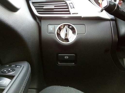 轿跑SUV奔驰GLE320coupe提车感受，外观很帅很装逼，配置却很低！