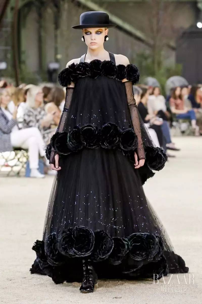 埃菲尔铁塔法国巴黎的浪漫地标,chanel秀场埃菲尔铁塔