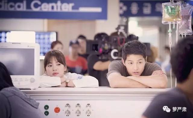 宋仲基宋慧乔白天揽腰秀甜蜜,宋仲基宋慧乔甜蜜太阳后裔