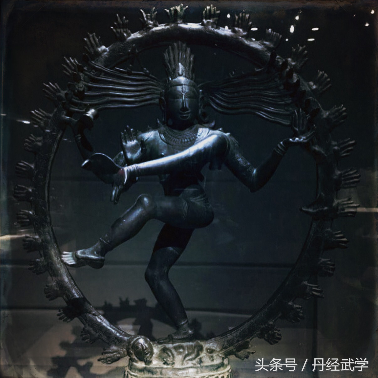 印度主神湿婆创造了瑜伽体式,印度瑜伽之光